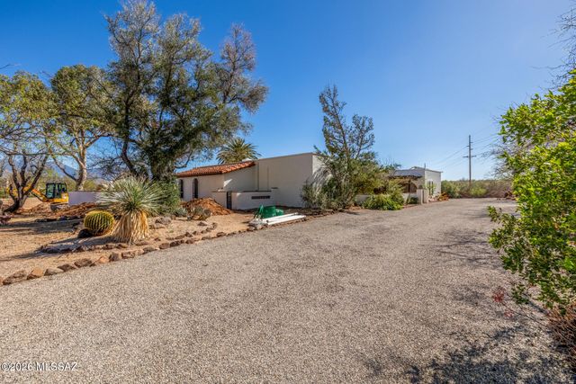1041 W Mission Twin Buttes Road, Green Valley, AZ 85622