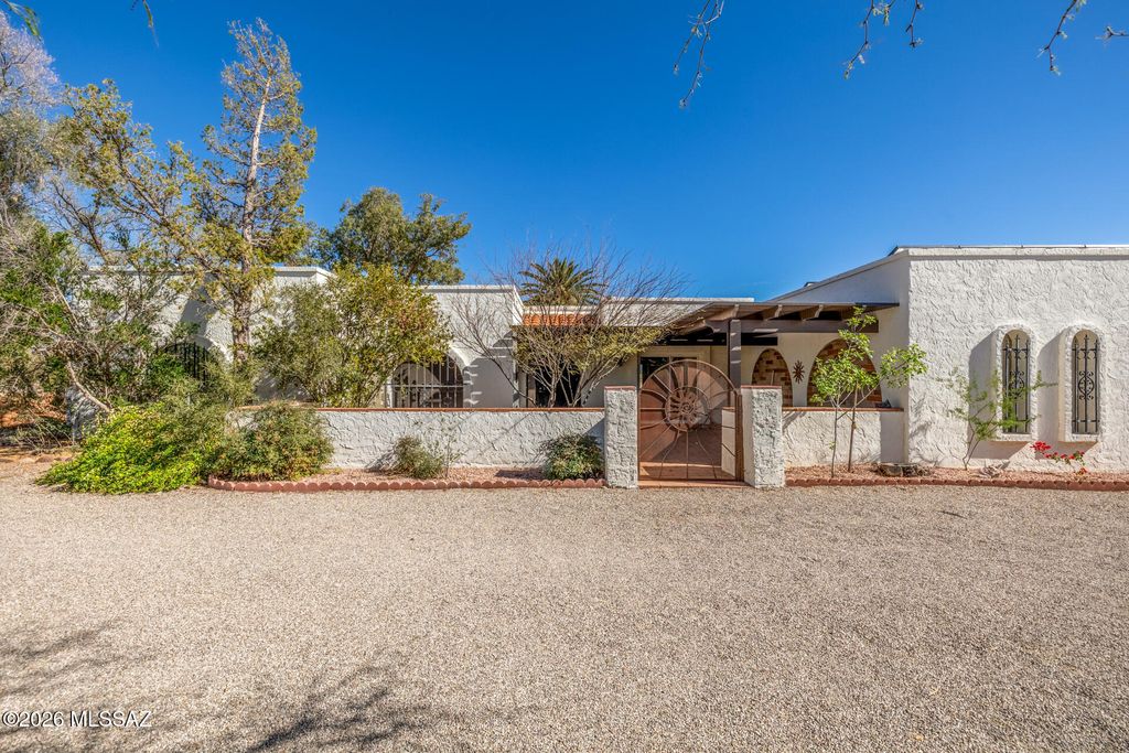 1041 W Mission Twin Buttes Road, Green Valley, AZ 85622