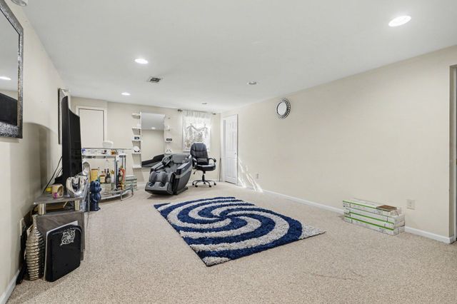 2117 Lakewood Drive, Kalamazoo Twp, MI 49048