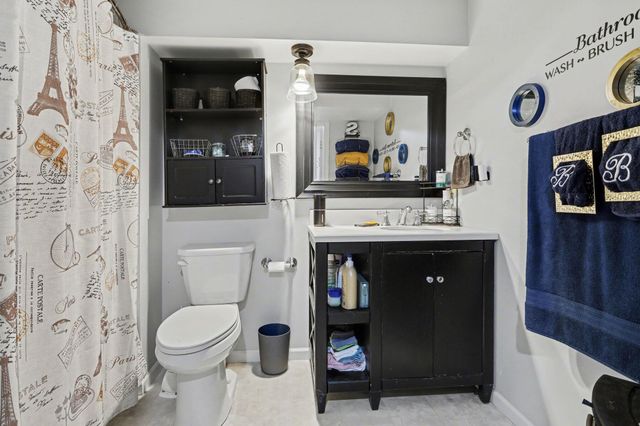 2117 Lakewood Drive, Kalamazoo Twp, MI 49048