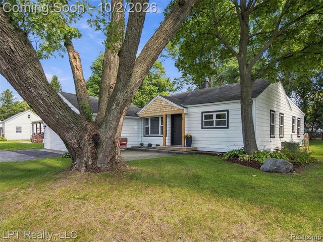 725 S 3rd Street, Brighton, MI 48116
