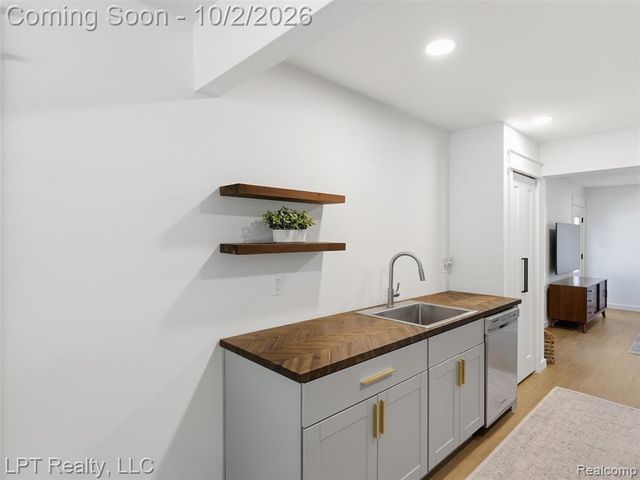 725 S 3rd Street, Brighton, MI 48116