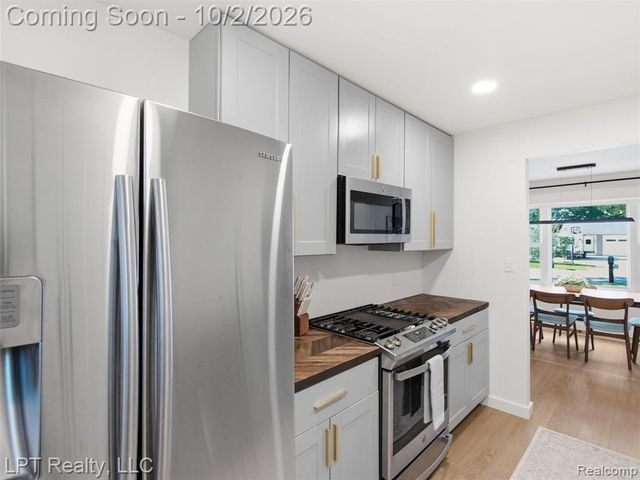 725 S 3rd Street, Brighton, MI 48116