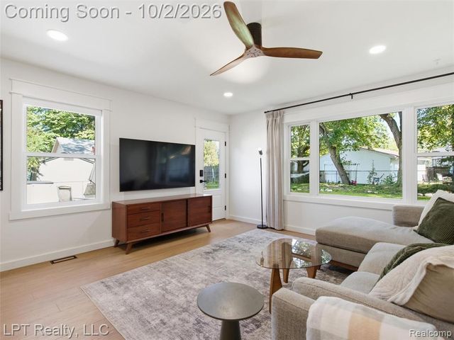 725 S 3rd Street, Brighton, MI 48116