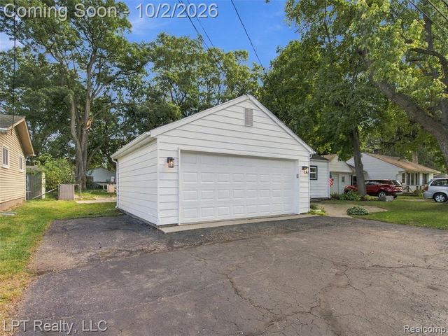 725 S 3rd Street, Brighton, MI 48116
