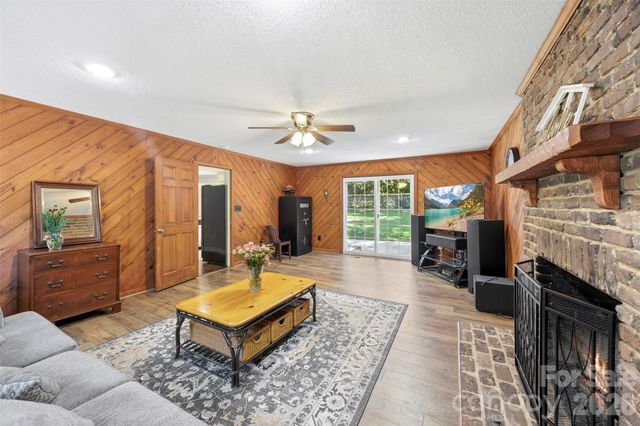 2106 Kings Drive, Gastonia, NC 28056