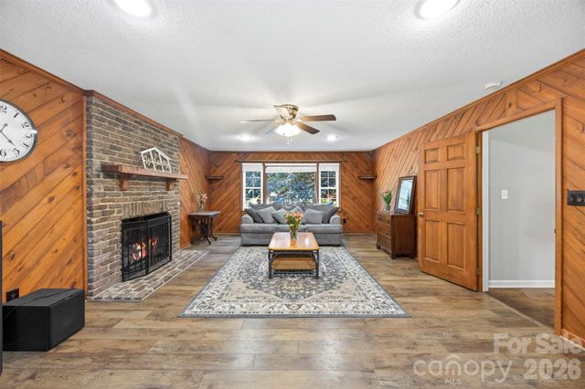 2106 Kings Drive, Gastonia, NC 28056