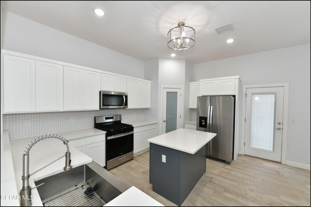 142 Ruth Trail, Sunland Park, NM 88008