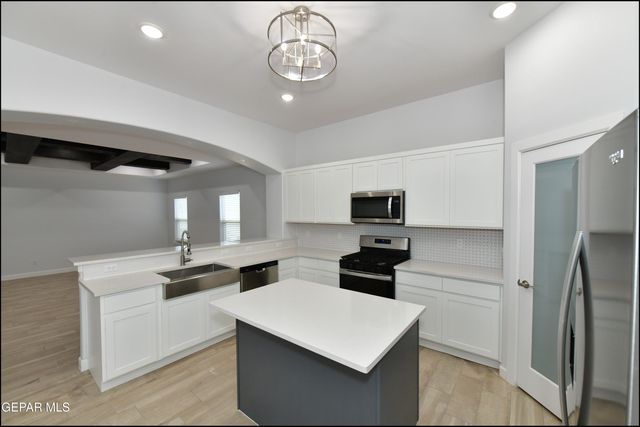 142 Ruth Trail, Sunland Park, NM 88008