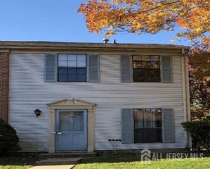 536 Manchester Court, Piscataway, NJ 08854