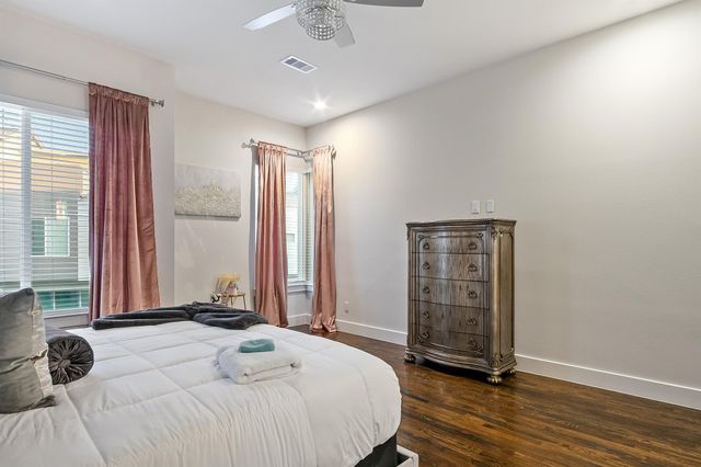 2106 Dennis Street, Houston, TX 77004