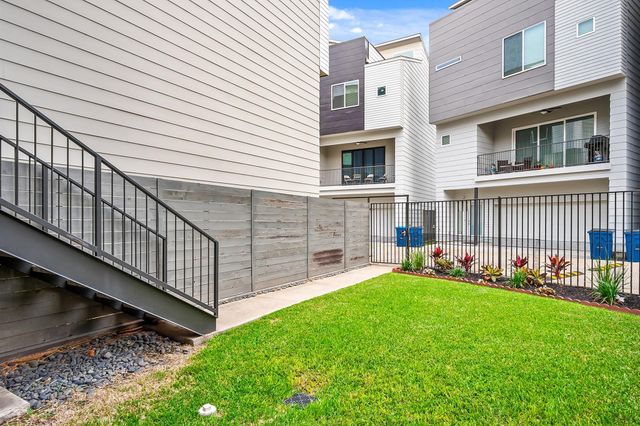 2106 Dennis Street, Houston, TX 77004