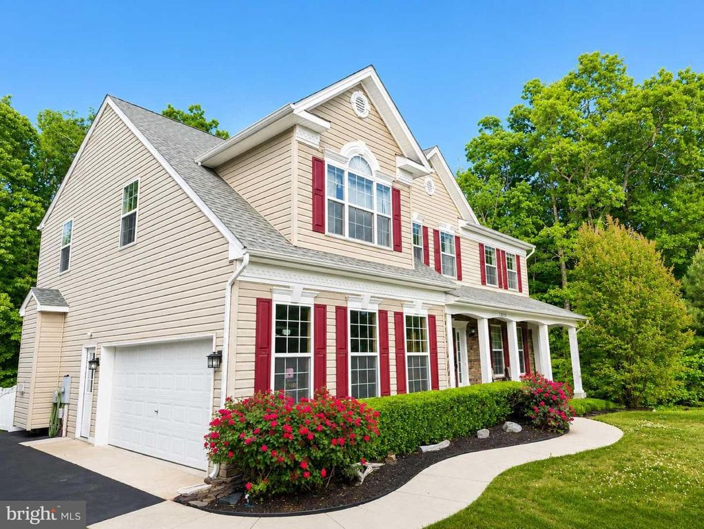 Image 12 of property listing at 28136 BEN OAKS DR, Mechanicsville, MD 20659