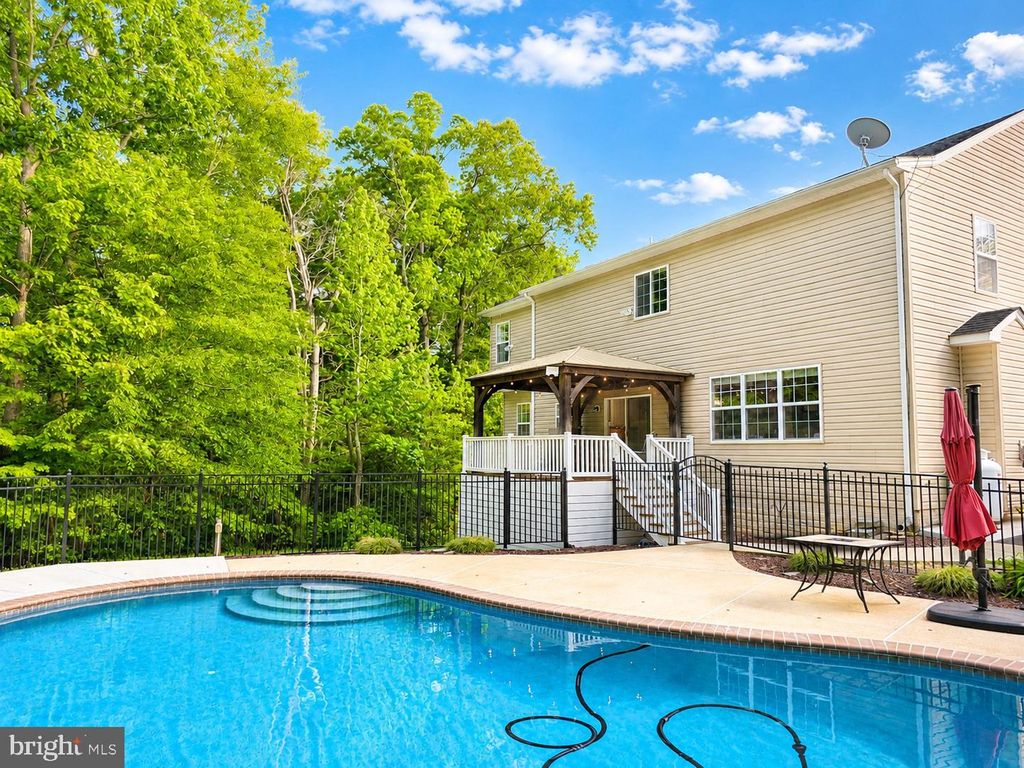 Image 3 of property listing at 28136 BEN OAKS DR, Mechanicsville, MD 20659