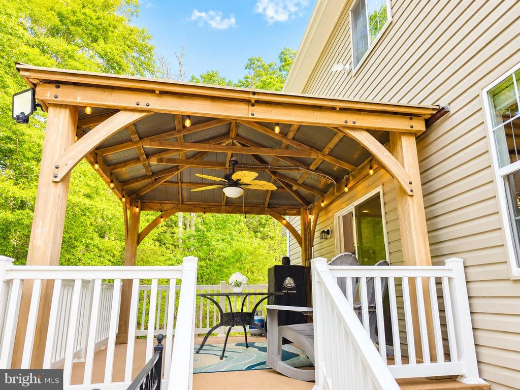 Image 6 of property listing at 28136 BEN OAKS DR, Mechanicsville, MD 20659