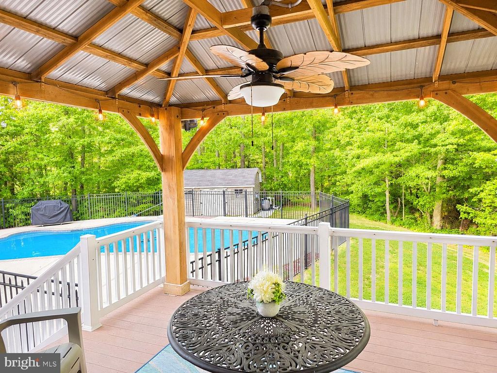 Image 8 of property listing at 28136 BEN OAKS DR, Mechanicsville, MD 20659