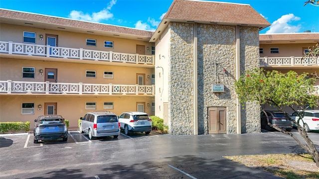 5001 NW 34th St 205, Lauderdale Lakes, FL 33319