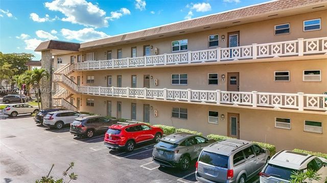 5001 NW 34th St 205, Lauderdale Lakes, FL 33319