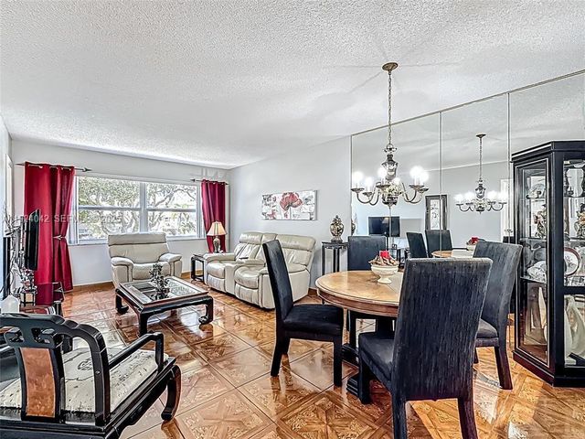 5001 NW 34th St 205, Lauderdale Lakes, FL 33319