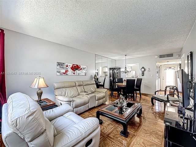 5001 NW 34th St 205, Lauderdale Lakes, FL 33319