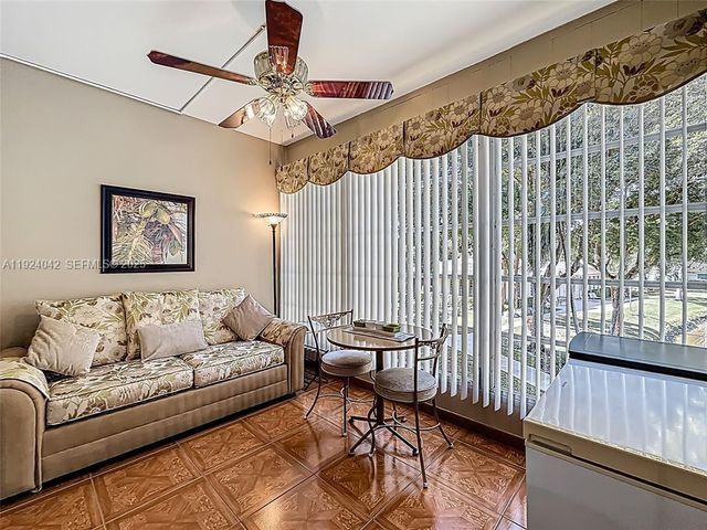 5001 NW 34th St 205, Lauderdale Lakes, FL 33319