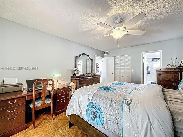 5001 NW 34th St 205, Lauderdale Lakes, FL 33319