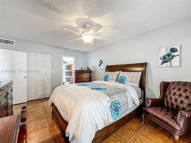 5001 NW 34th St 205, Lauderdale Lakes, FL 33319