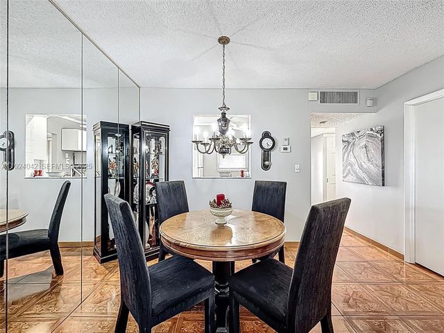 5001 NW 34th St 205, Lauderdale Lakes, FL 33319