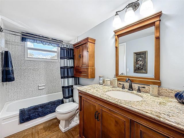 5001 NW 34th St 205, Lauderdale Lakes, FL 33319