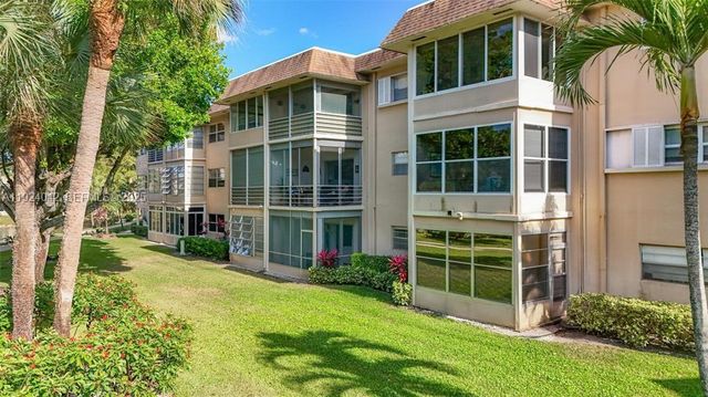 5001 NW 34th St 205, Lauderdale Lakes, FL 33319