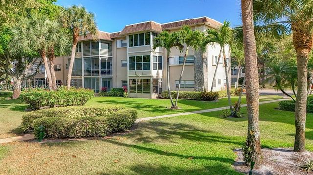 5001 NW 34th St 205, Lauderdale Lakes, FL 33319