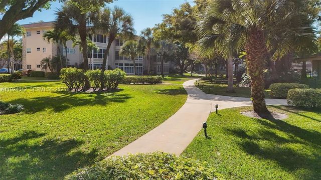 5001 NW 34th St 205, Lauderdale Lakes, FL 33319