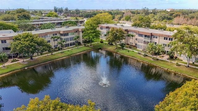 5001 NW 34th St 205, Lauderdale Lakes, FL 33319