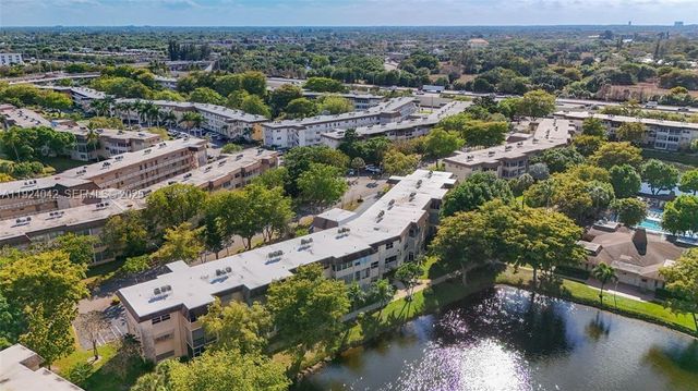 5001 NW 34th St 205, Lauderdale Lakes, FL 33319