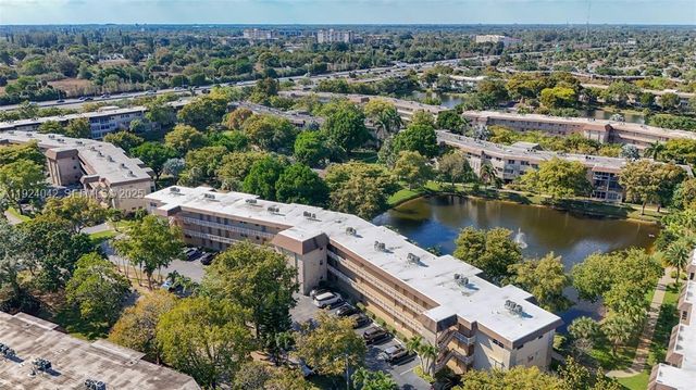 5001 NW 34th St 205, Lauderdale Lakes, FL 33319