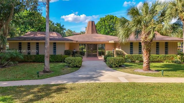 5001 NW 34th St 205, Lauderdale Lakes, FL 33319