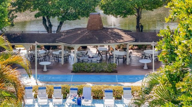 5001 NW 34th St 205, Lauderdale Lakes, FL 33319