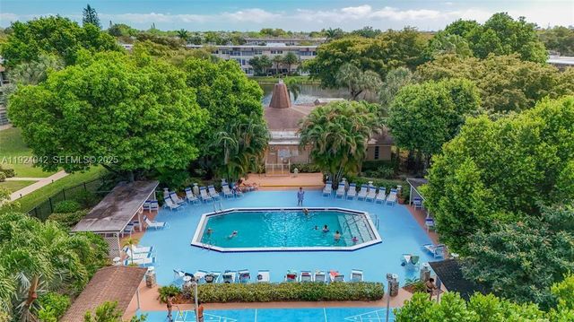 5001 NW 34th St 205, Lauderdale Lakes, FL 33319