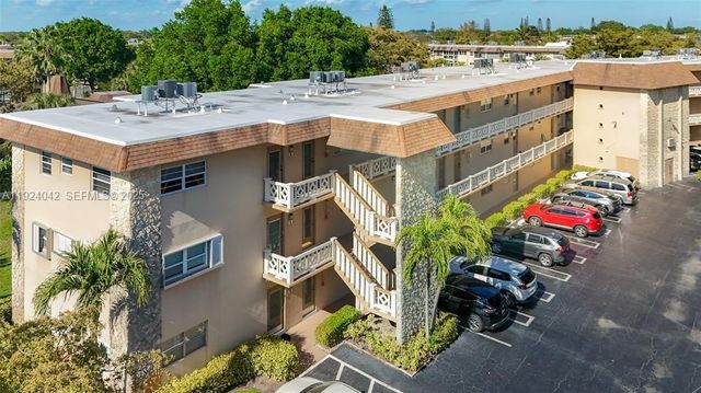 5001 NW 34th St 205, Lauderdale Lakes, FL 33319