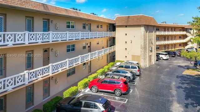 5001 NW 34th St 205, Lauderdale Lakes, FL 33319