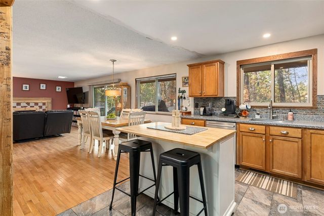 203 NE Alnus Way, Bremerton, WA 98310