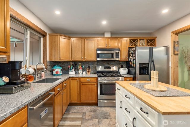 203 NE Alnus Way, Bremerton, WA 98310