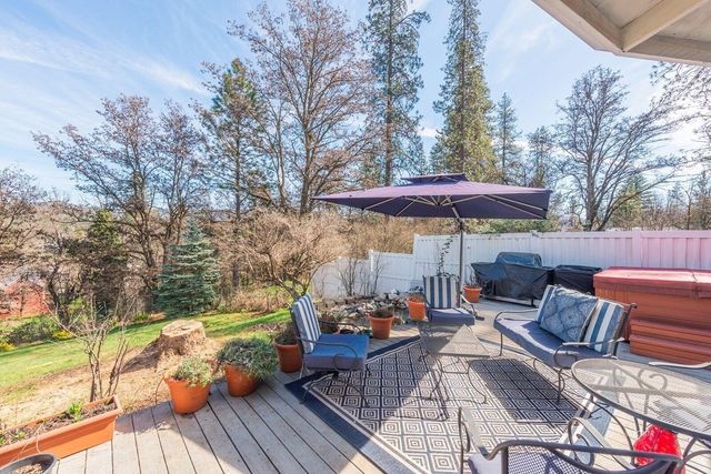 30 Paulsen Street, Weaverville, CA 96093