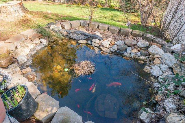 30 Paulsen Street, Weaverville, CA 96093