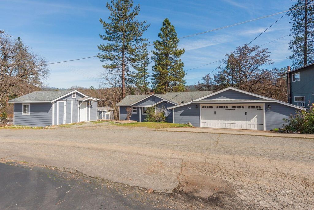 30 Paulsen Street, Weaverville, CA 96093