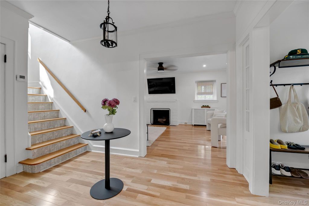 320 Forest Road, Douglaston, NY 11363 — photo 2