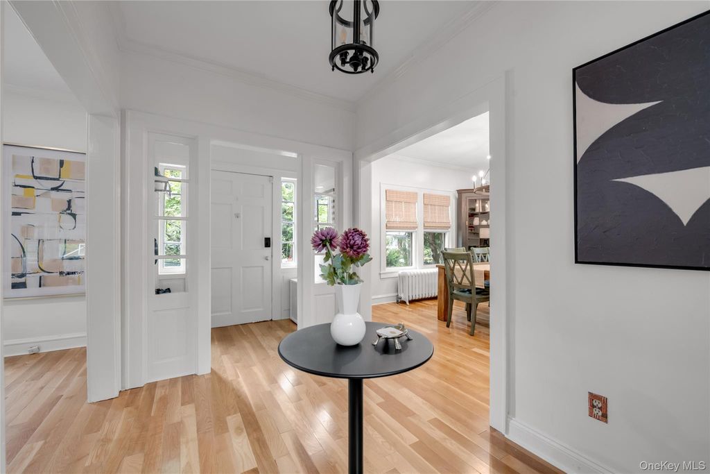 320 Forest Road, Douglaston, NY 11363 — photo 3