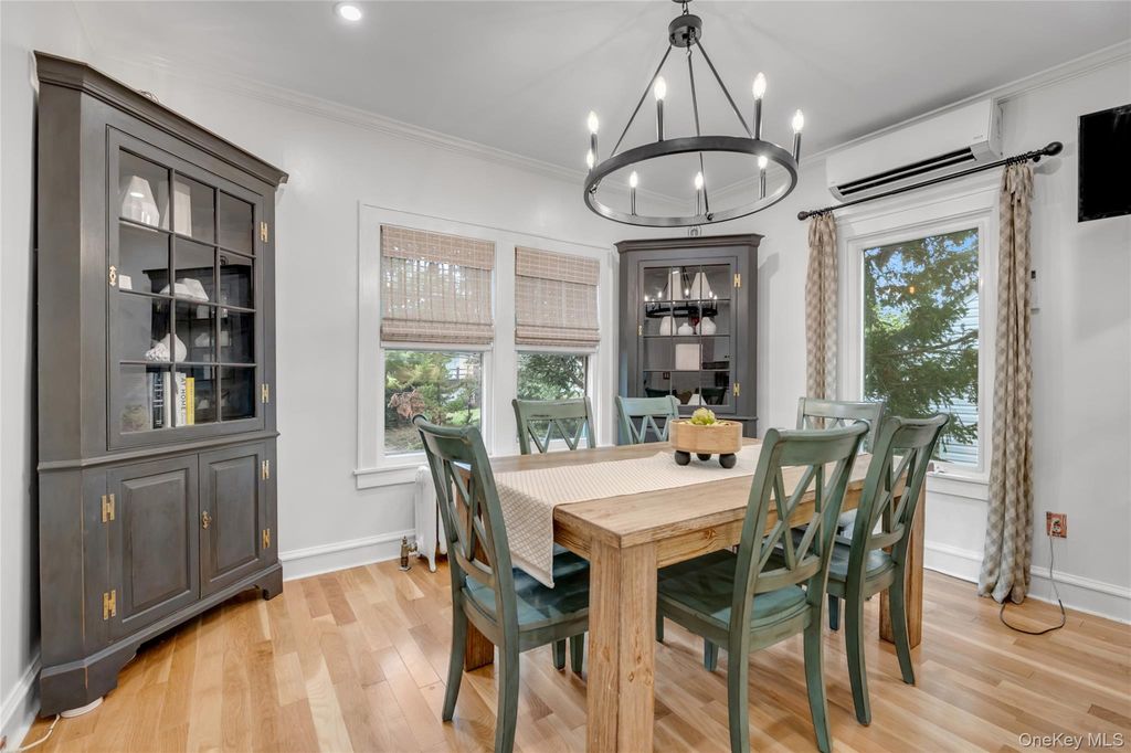 320 Forest Road, Douglaston, NY 11363 — photo 4