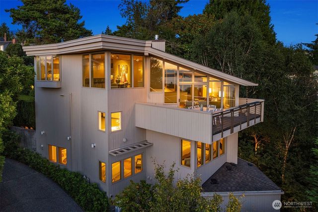 2667 44th Avenue W, Seattle, WA 98199