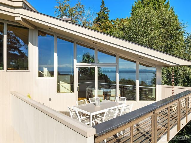 2667 44th Avenue W, Seattle, WA 98199